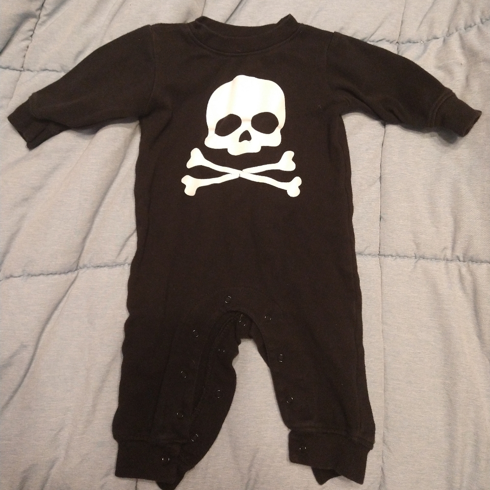 Skull and crossbones one piece outfit- 6-9 mo